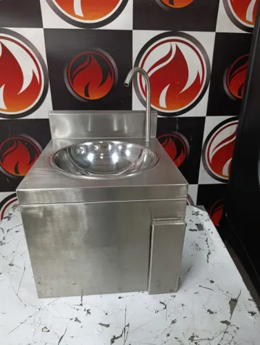 Pia de assepsia 40x45x35 toda no aço inox ( usada ) ótimo estado