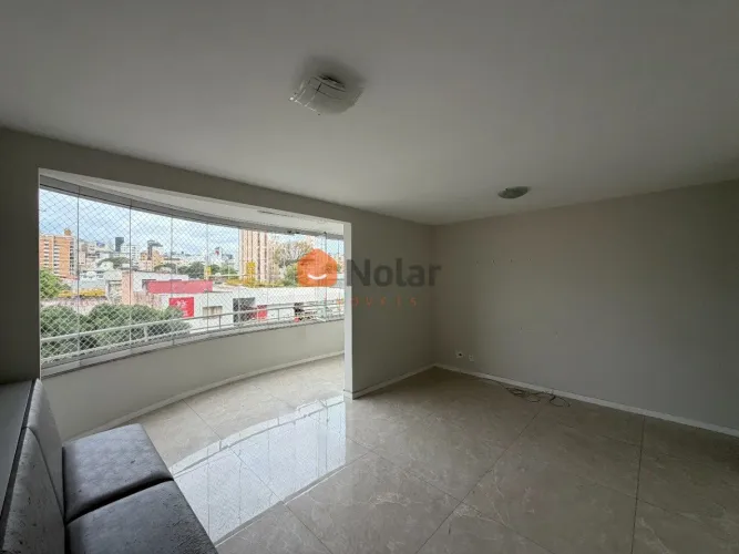 Apartamento para locação no bairro Silveira, com 03 quartos, sendo 01 suíte, 02 vagas de g