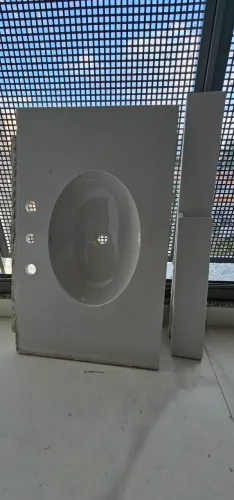 Pia banheiro 0,8 X 0,5 em granito branco prime, acompanha frontão.
