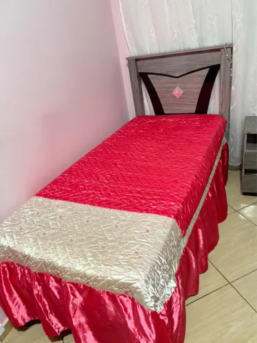Cama de solteiro (Obs: somente a cama, sem o colchão)