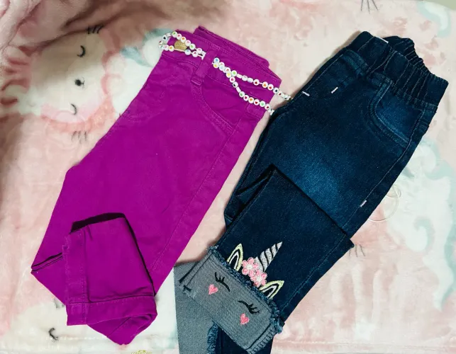 Lotinho tamanho 2 e 3 as calcas jeans sao novas sem uso