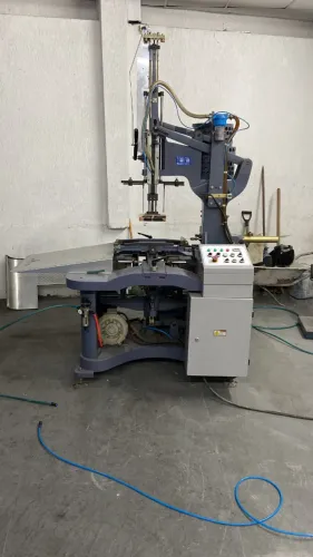 Maquina de Caixa Rigida