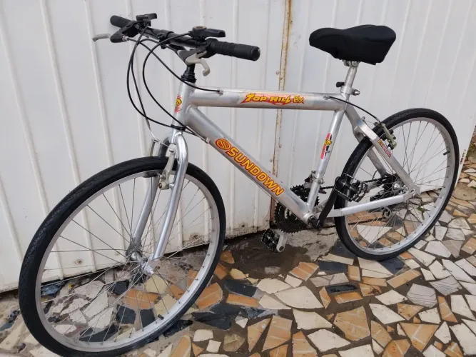 Bicicleta Aro 26 Alumínio Sundown top Hill bx,18Vkit Shimano,Freios V-Brake!