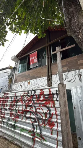 Vendo prédio com 8 kitnets e ponto comercial