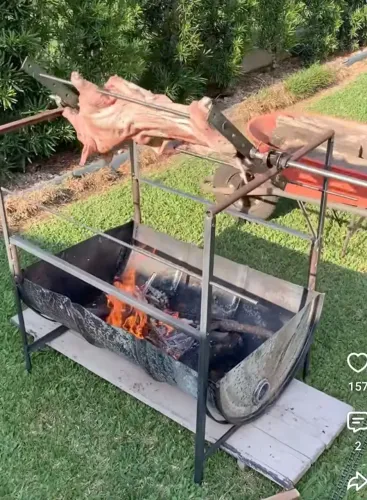 Vendo churrasqueira giratória
