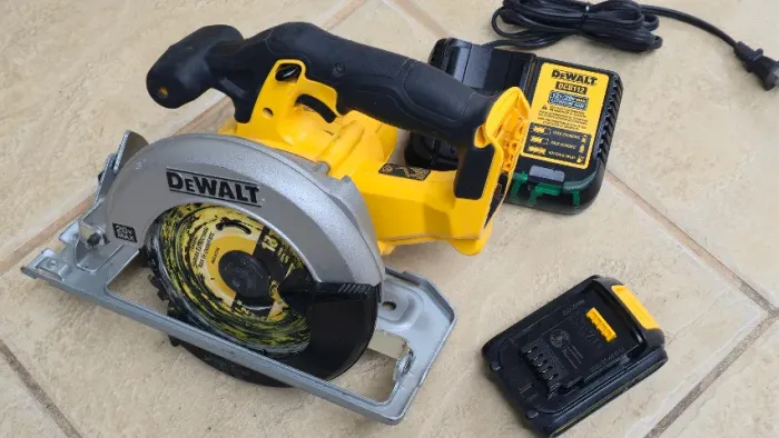 Dewalt DCS393 20V