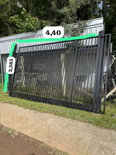 Portão Basculante com Entrada Social