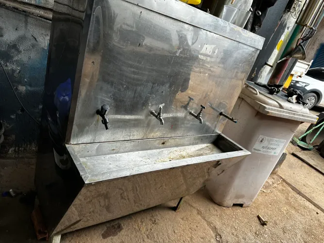 Bebedouro de 4 torneiras