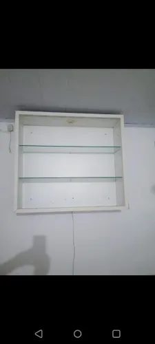 Vitrine suspensa loja