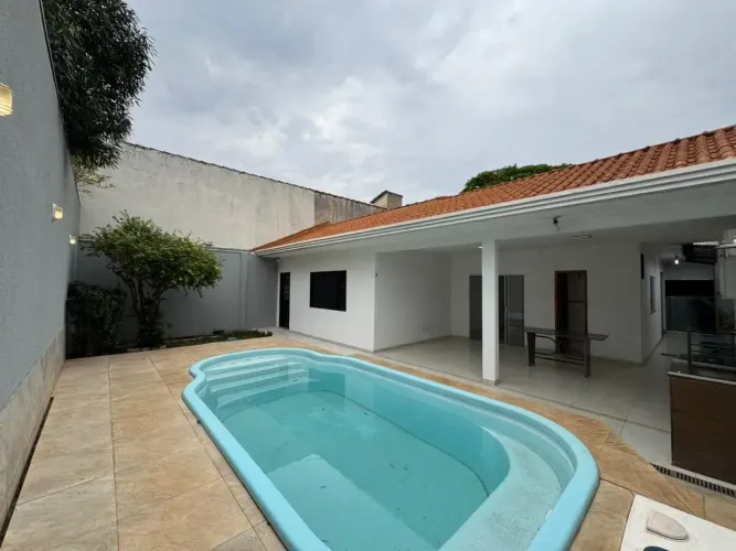 CASA COM ÁREA GOURMET E PISCINA NO JARDIM LUCIANÓPOLIS