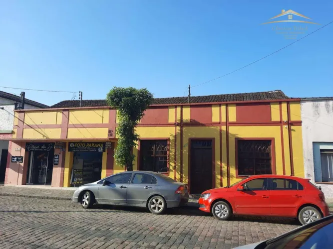 Casa com 02 Pontos Comerciais por R$ 1.800.000 - Centro - Morretes/PR
