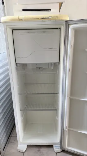 Geladeira Electrolux 322 litros