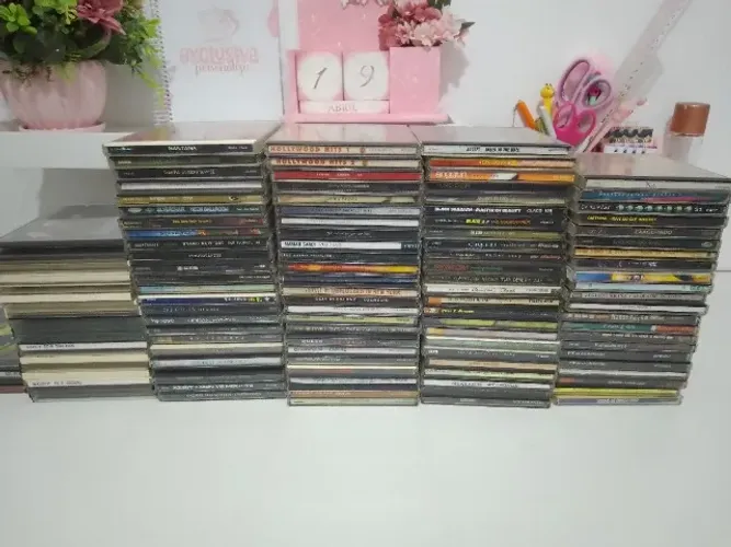 Lote com 125 Cds de Rock (R$ 2 cada)