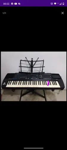 TECLADO E-66 ROLAND, CASER, SUPORTE PARTITURA E MANUAL E DISQUETES.