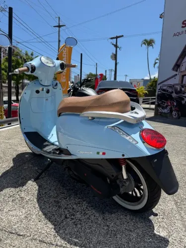 Motorino Capuccino Vespa Azul