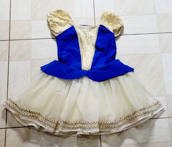 Vestido de bailarina infantil azul e branco
