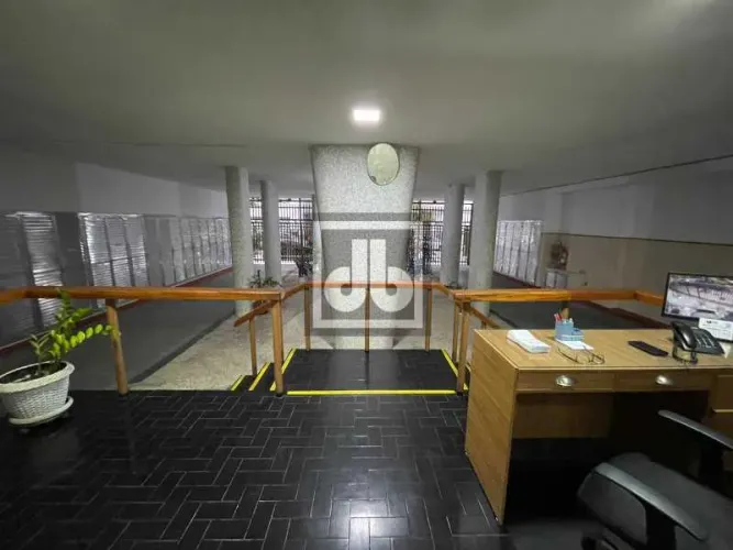OPORTUNIDADE NO CATETE !! SALA E QUARTO COM VARANDA!