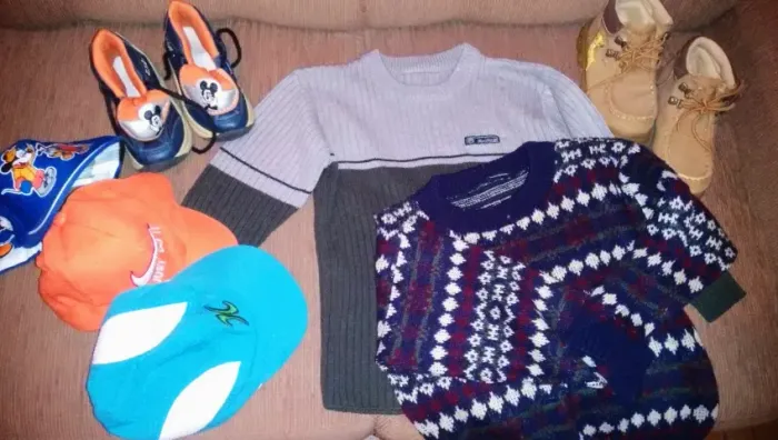 Kit De Blusas De Lã, Bonés E Tênis/botas P Meninos- 6 a 10 anos