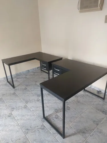 Mesa de escritório em L preta, nova, moderna e resistente