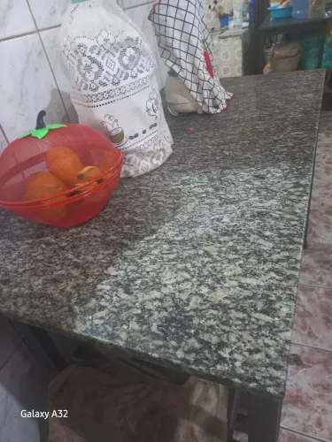 Bancada de Granito com estrutura metalica Reforçada - Ótimo estado
