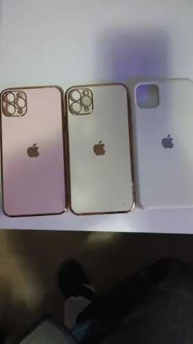 capas para Iphone originais só tenho as da foto são usadas em excelente estado 20,00 a uni