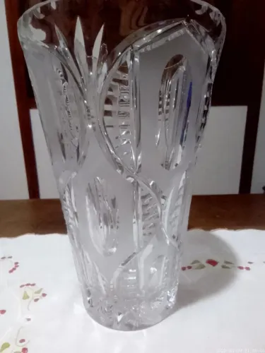 Vaso de cristal tcheco lapidado, 27cm, década de 1960. Reduzi o preço.