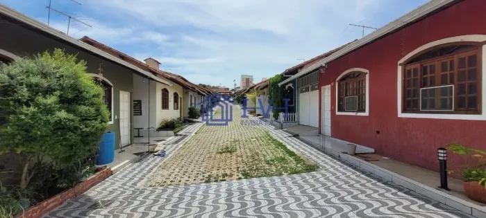 Linda Casa 2 qts, 2 vagas, 300 mil Financiada