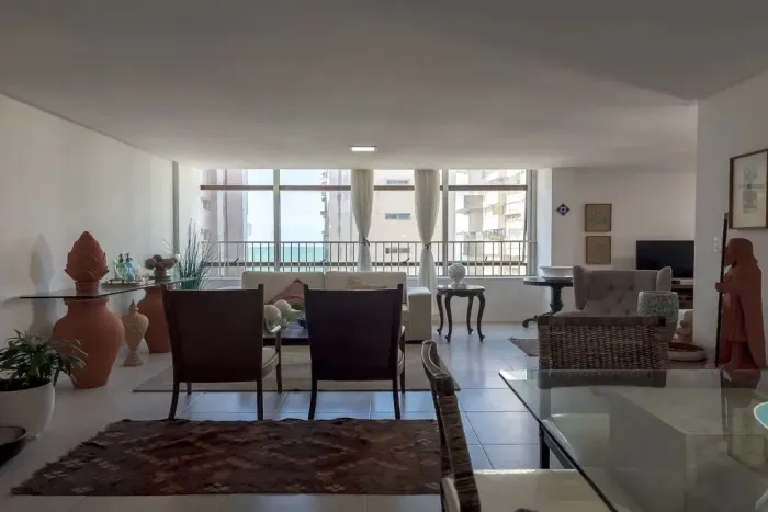 Apartamento à Venda no Edf. Funchal - 04 Quartos, 216m² com Vista para o Mar na Rua dos Na