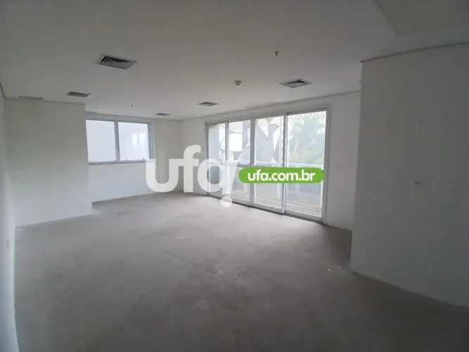 Conjunto comercial com varanda e vaga na Rua Palestra Itália - Perdizes