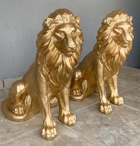 Esculturas de Leão Douradas para Decoração
