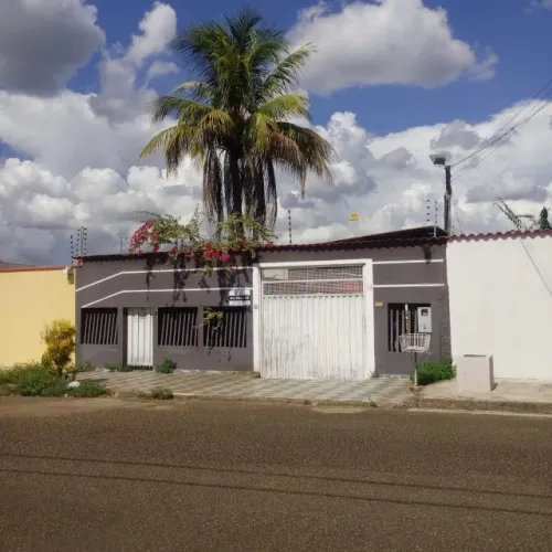 ? ALUGA-SE LINDA CASA COMPLETA E CONFORTÁVEL!