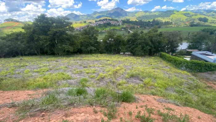 Terreno em condomínio de chácaras 1650m2 - 15 min do centro da cidade