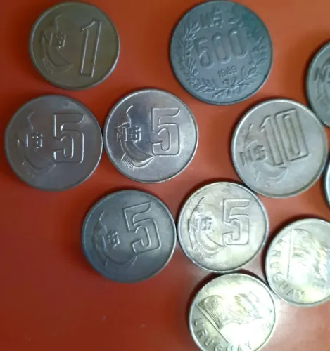 Moedas antigas/ Pesos 10/ 5/ 1 