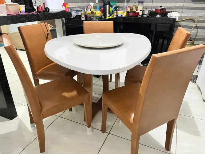 Conjunto completo de mesa para jantar com cadeiras de madeira