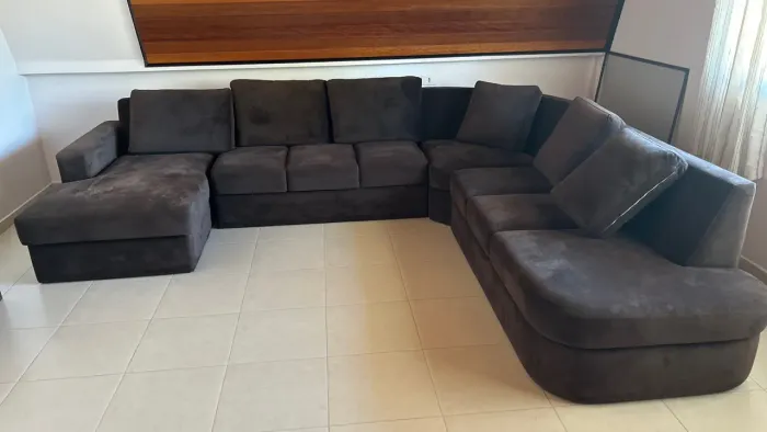 Sofá de canto grande e confortável