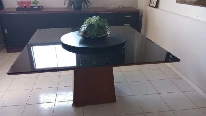MESA QUADRADA DE SALA COM TAMPA DE VIDRO
