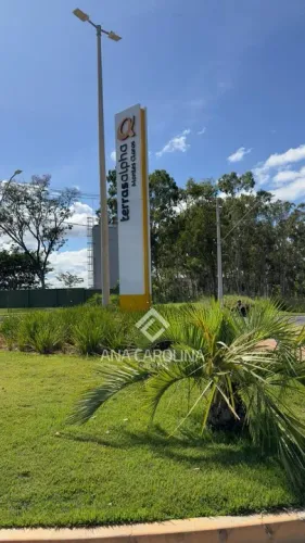 Lote em condomínio Terras Alpha, Montes Claros, 302m², à venda por R$300.000. Segurança e 