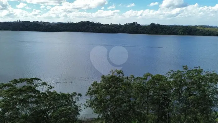 Terreno à venda em Parque do terceiro lago - SP