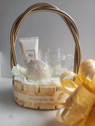 Kit Lily Luxo R$ 139,90 | Creme, Sabonete e Taça Exclusiva