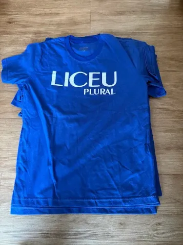 Camiseta manga curta Liceu Plural - cor azul - escolar - nova