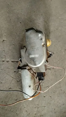 Motor limpador traseiro uno 95