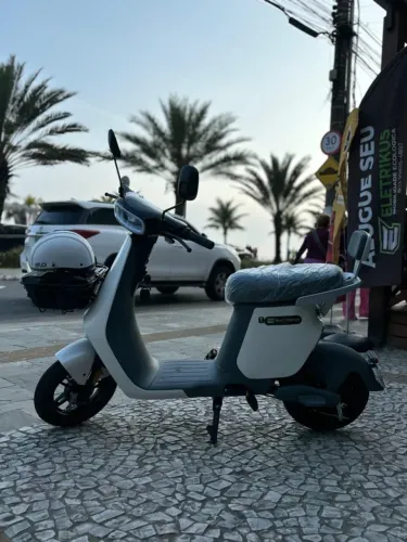 Moto eletrica Seminova Sem CNH e Sem Empalcamento.