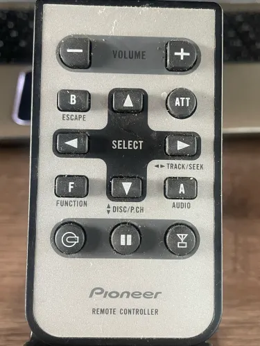 Controle pioneer para som automotive na promoção só 50,00