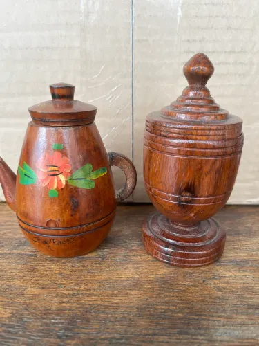 Artesanato em madeira (bule e pote)