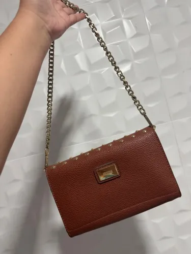 Bolsa Santa lolla Marrom com Detalhes em Metal