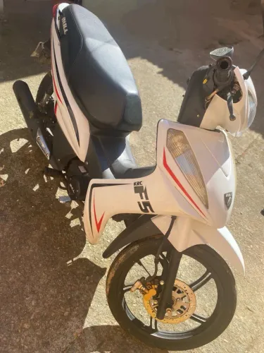 Vendo moto de uso en buen estado 