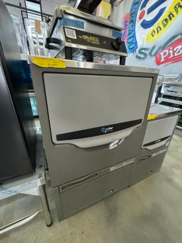 Máquina de gelo em cubos 60kg por dia Nova