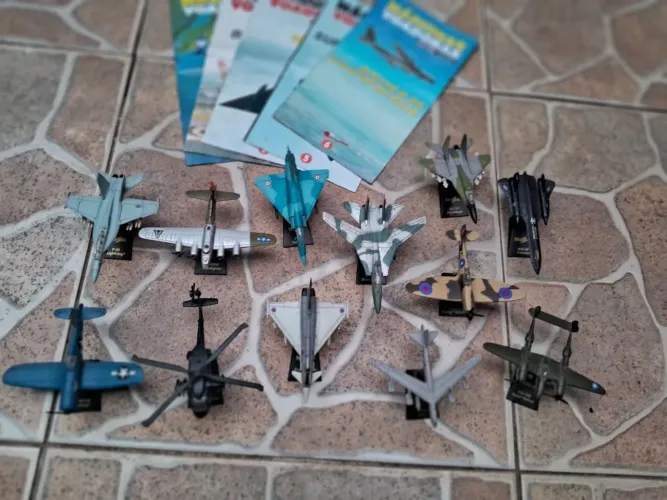 Coleção de Aviões de Metal em Miniatura