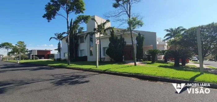 CASA PARA LOCAÇÃO NO COND. FLAMBOYANT II COM 04 SUÍTES, 06 BANHEIROS, 01 LAVABO, 04 VAGAS