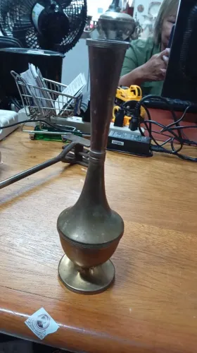 Vaso de Mesa em Metal - Decoração para Escritório